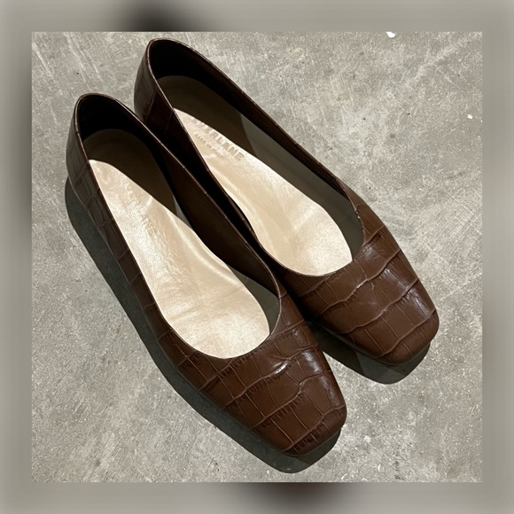 EVERLANE 90s Square Flat in Crocodile Brown - Picture 1 of 11